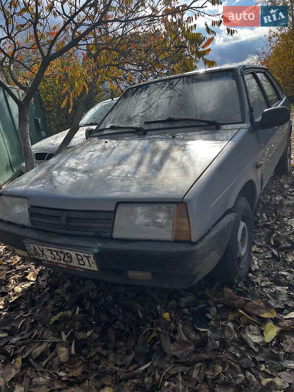 Хэтчбек ВАЗ / Lada 2109 2003 в Змиеве фото 2 Хэтчбек ВАЗ / Lada 2109 2003 в Змиеве