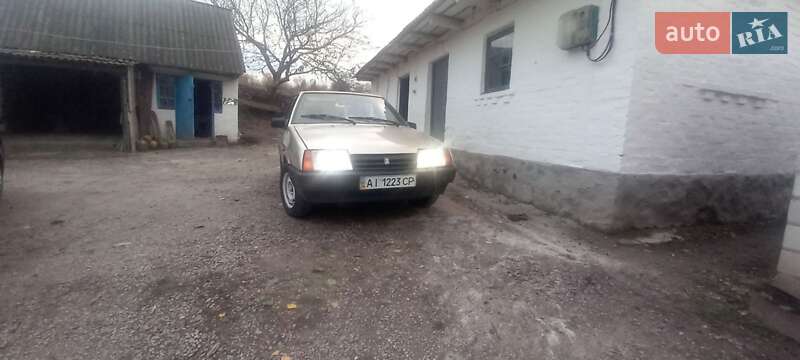Хэтчбек ВАЗ / Lada 2109 1998 в Киеве фото 12 Хэтчбек ВАЗ / Lada 2109 1998 в Киеве