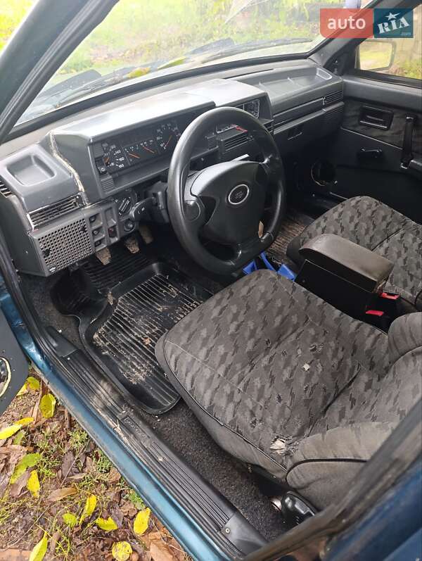 Хетчбек ВАЗ / Lada 2109 2001 в Тиврову фото 4 Хетчбек ВАЗ / Lada 2109 2001 в Тиврову