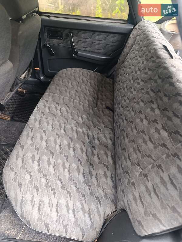 Хетчбек ВАЗ / Lada 2109 2001 в Тиврову фото 15 Хетчбек ВАЗ / Lada 2109 2001 в Тиврову