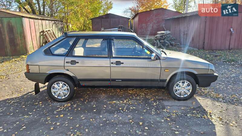 Хэтчбек ВАЗ / Lada 2109 1991 в Смеле фото 9 Хэтчбек ВАЗ / Lada 2109 1991 в Смеле