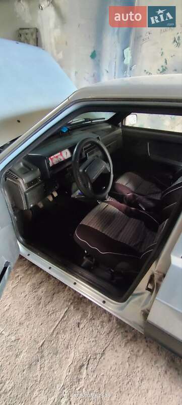 Хэтчбек ВАЗ / Lada 2109 2004 в Кривом Роге фото 4 Хэтчбек ВАЗ / Lada 2109 2004 в Кривом Роге