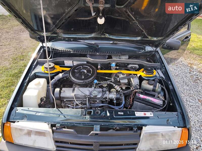 Хэтчбек ВАЗ / Lada 2109 2003 в Черновцах фото 11 Хэтчбек ВАЗ / Lada 2109 2003 в Черновцах