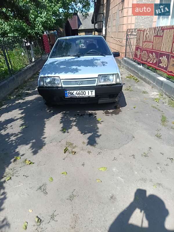 Хэтчбек ВАЗ / Lada 2109 2004 в Владимирце