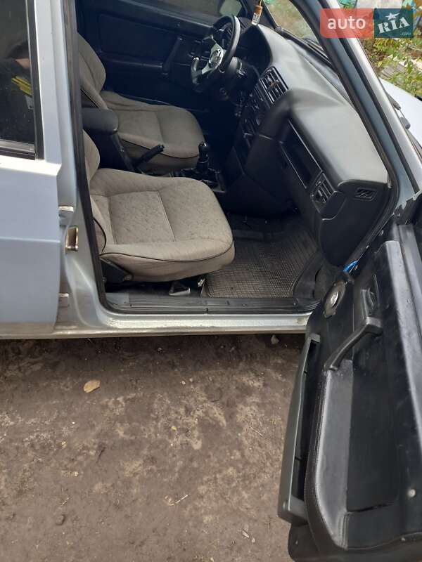 Хэтчбек ВАЗ / Lada 2109 2004 в Синельниково