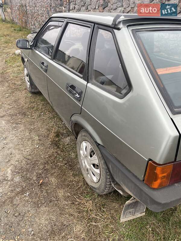Хетчбек ВАЗ / Lada 2109 1995 в Києві фото 4 Хетчбек ВАЗ / Lada 2109 1995 в Києві