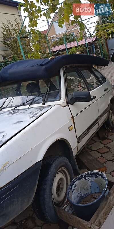 Хэтчбек ВАЗ / Lada 2109 1991 в Каролине-Бугазе фото Хэтчбек ВАЗ / Lada 2109 1991 в Каролине-Бугазе