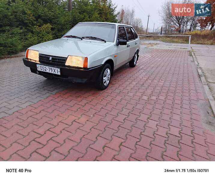 Хэтчбек ВАЗ / Lada 2109 2001 в Шепетовке