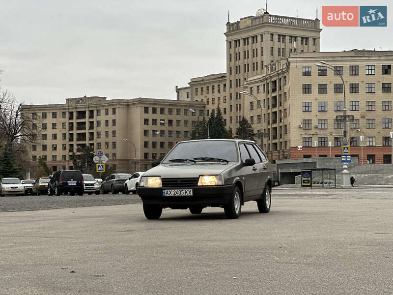 Хэтчбек ВАЗ / Lada 2109 2002 в Харькове