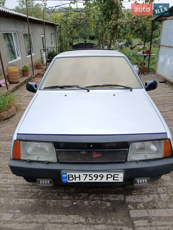 Хэтчбек ВАЗ / Lada 2109 2001 в Белгороде-Днестровском фото 6 Хэтчбек ВАЗ / Lada 2109 2001 в Белгороде-Днестровском