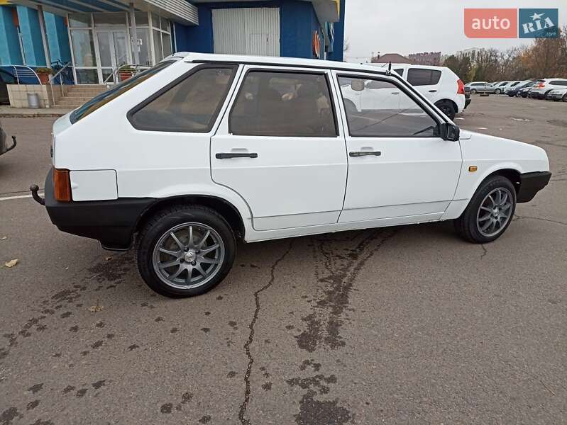 Хэтчбек ВАЗ / Lada 2109 1994 в Ровно фото 5 Хэтчбек ВАЗ / Lada 2109 1994 в Ровно