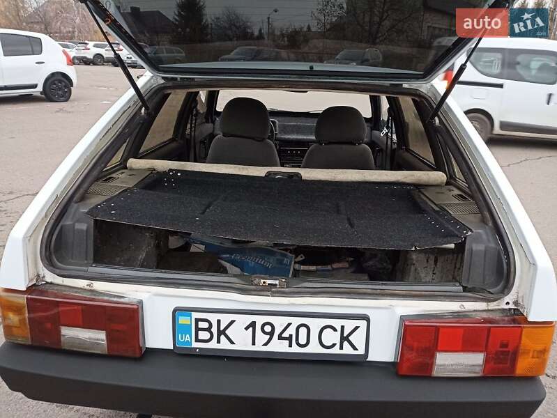 Хэтчбек ВАЗ / Lada 2109 1994 в Ровно фото 7 Хэтчбек ВАЗ / Lada 2109 1994 в Ровно
