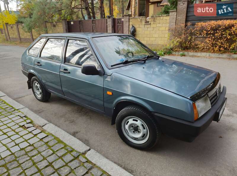 Хетчбек ВАЗ / Lada 2109 2002 в Новомосковську