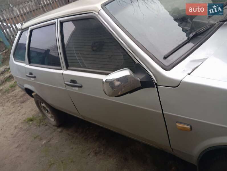 Хэтчбек ВАЗ / Lada 2109 1991 в Радомышле