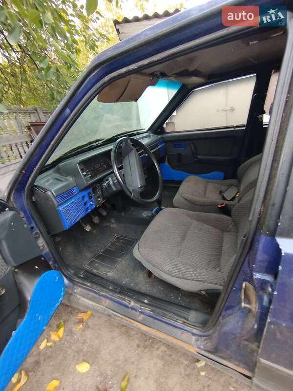 Хетчбек ВАЗ / Lada 2109 2003 в Рокитному