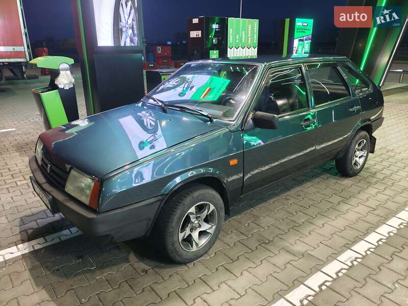 Хэтчбек ВАЗ / Lada 2109 2004 в Броварах