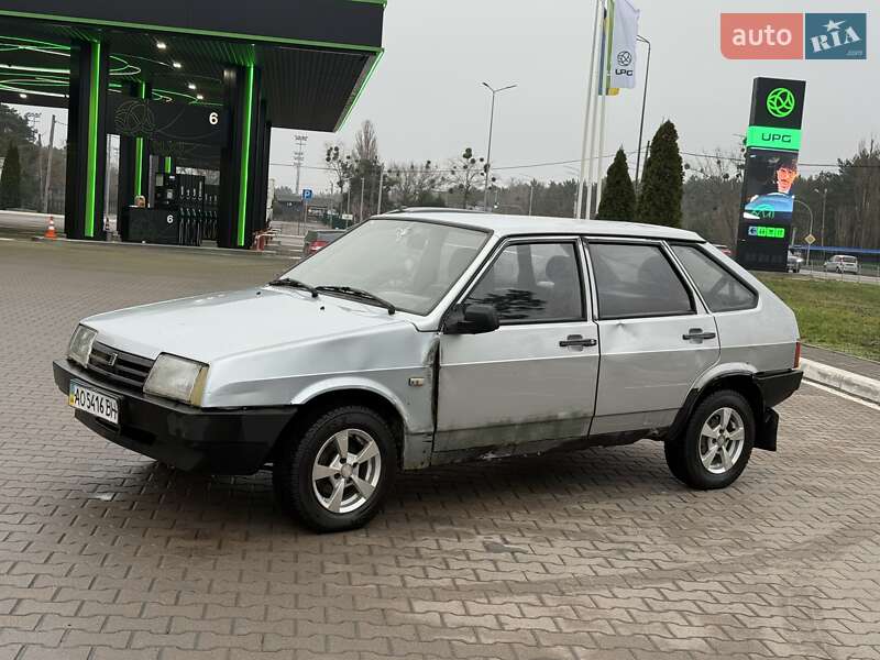 Хэтчбек ВАЗ / Lada 2109 2001 в Киеве