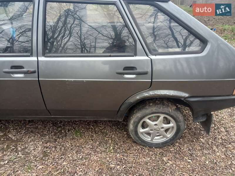 Хэтчбек ВАЗ / Lada 2109 2002 в Маньковке фото 6 Хэтчбек ВАЗ / Lada 2109 2002 в Маньковке
