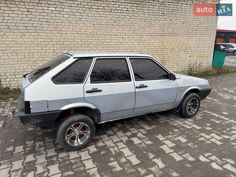 Хетчбек ВАЗ / Lada 2109 2004 в Звягелі