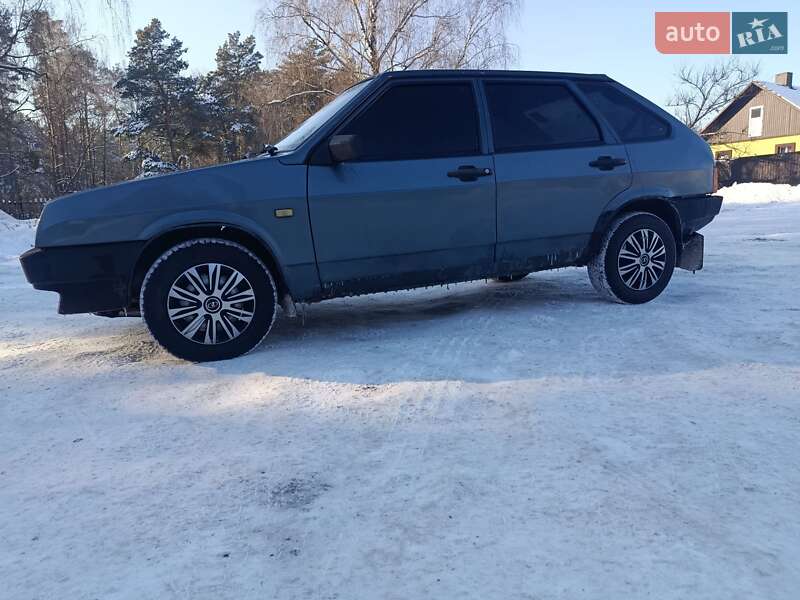 Хэтчбек ВАЗ / Lada 2109 2001 в Остроге