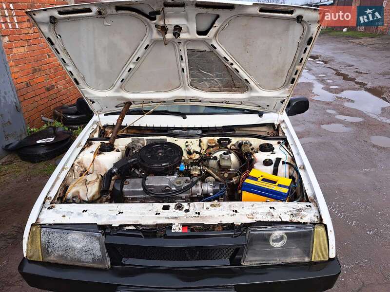 Хэтчбек ВАЗ / Lada 2109 1993 в Сокале