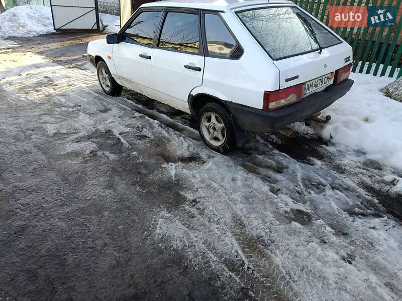Хэтчбек ВАЗ / Lada 2109 1989 в Бердичеве фото Хэтчбек ВАЗ / Lada 2109 1989 в Бердичеве