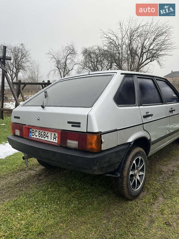 Хэтчбек ВАЗ / Lada 2109 2002 в Дрогобыче