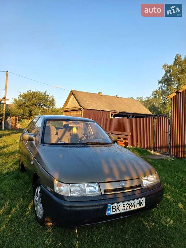 Седан ВАЗ / Lada 2110 2000 в Рокитному