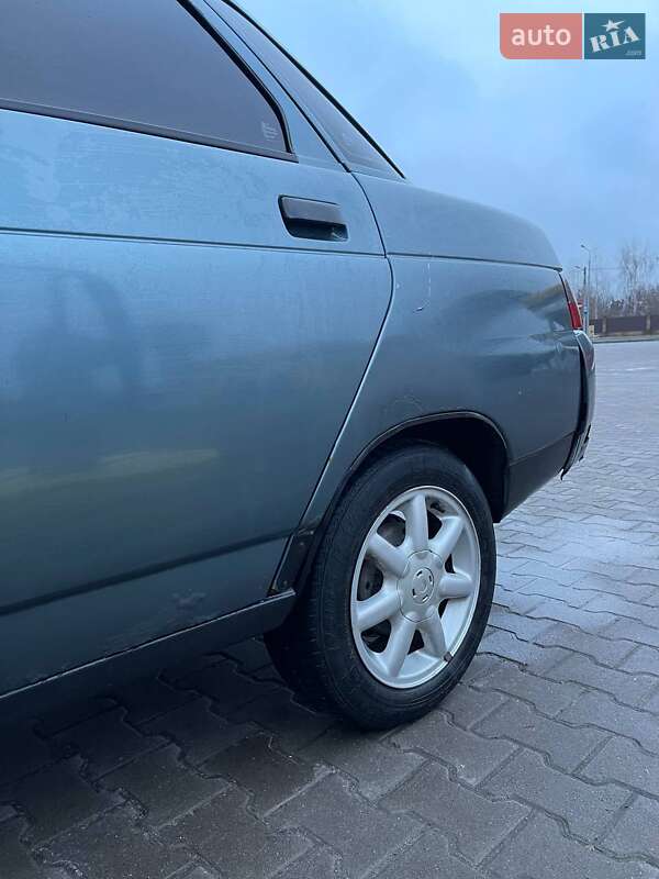 Седан ВАЗ / Lada 2110 2001 в Дубно