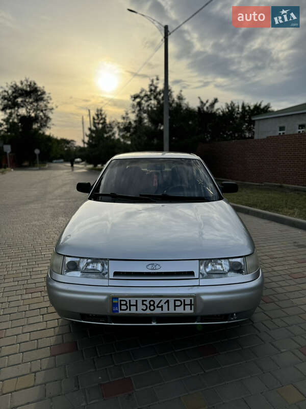 Седан ВАЗ / Lada 2110 2003 в Измаиле
