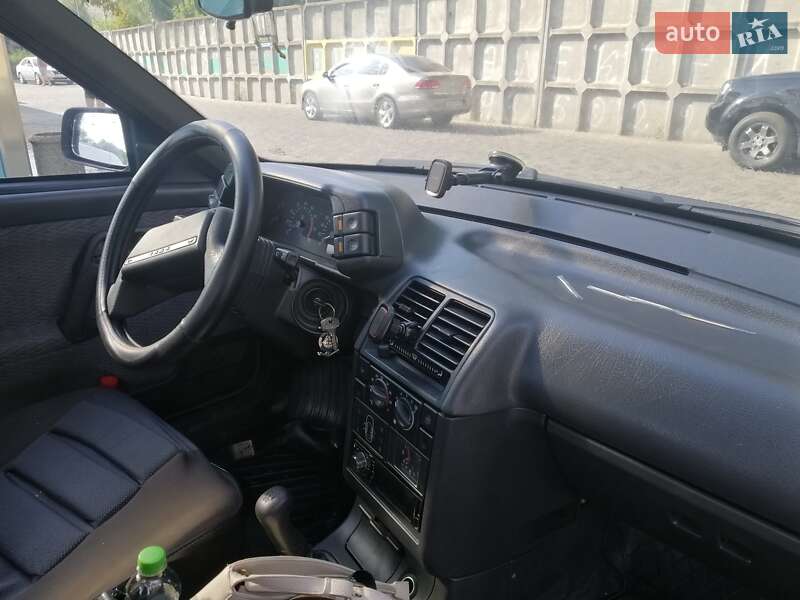 Седан ВАЗ / Lada 2110 2002 в Днепре