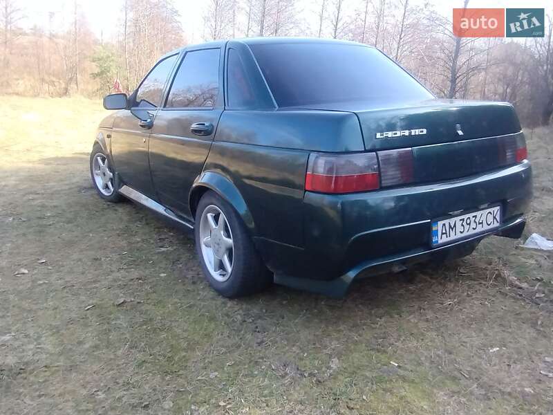 Седан ВАЗ / Lada 2110 2002 в Коростене
