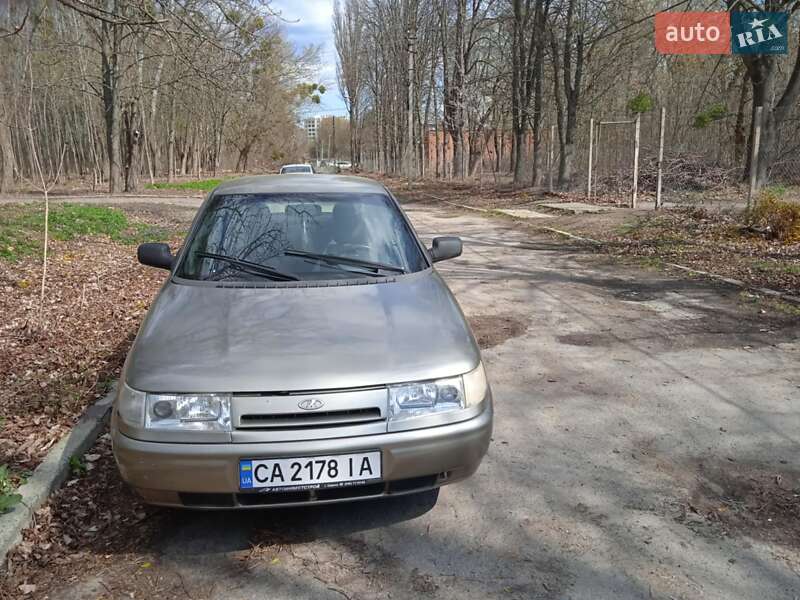 Седан ВАЗ 2110 2001 в 