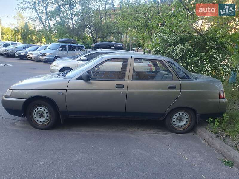 Седан ВАЗ / Lada 2110 2000 в Киеве