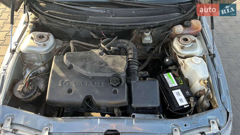Седан ВАЗ / Lada 2110 2004 в Луцке