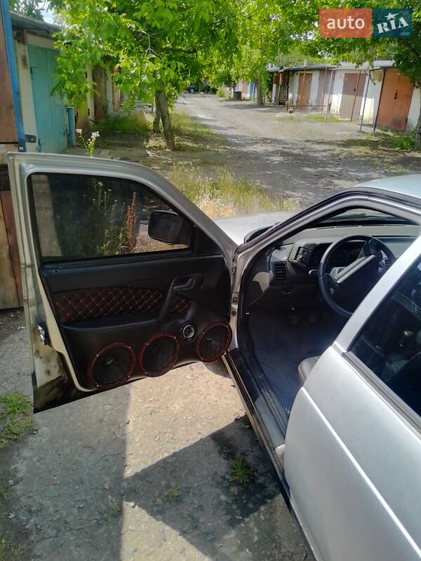 Седан ВАЗ / Lada 2110 2002 в Кривом Роге