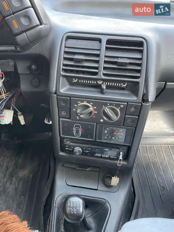 Седан ВАЗ / Lada 2110 2001 в Дніпрі