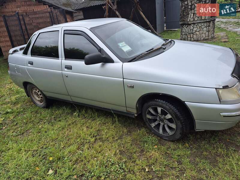 Седан ВАЗ / Lada 2110 2004 в Надвірній