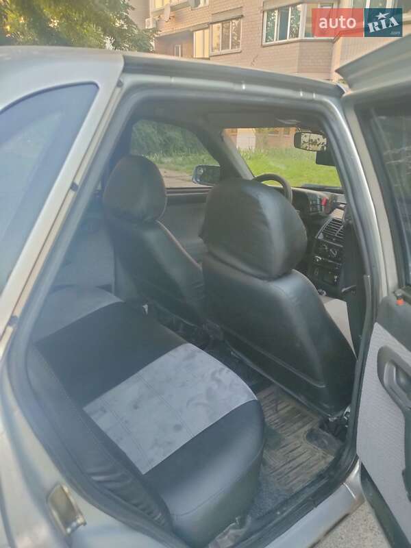 Седан ВАЗ / Lada 2110 2002 в Киеве