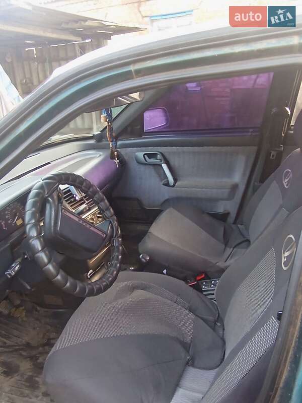 Седан ВАЗ / Lada 2110 2003 в Устиновке фото 2 Седан ВАЗ / Lada 2110 2003 в Устиновке