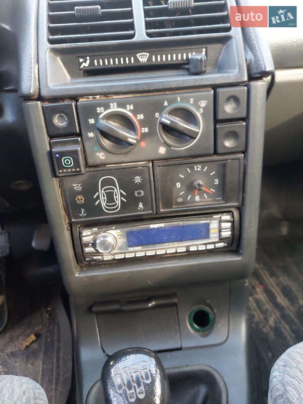 Седан ВАЗ / Lada 2110 2002 в Кременчуге фото 9 Седан ВАЗ / Lada 2110 2002 в Кременчуге