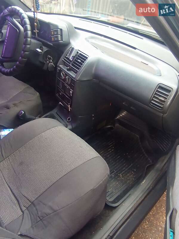 Седан ВАЗ / Lada 2110 2003 в Устинівці