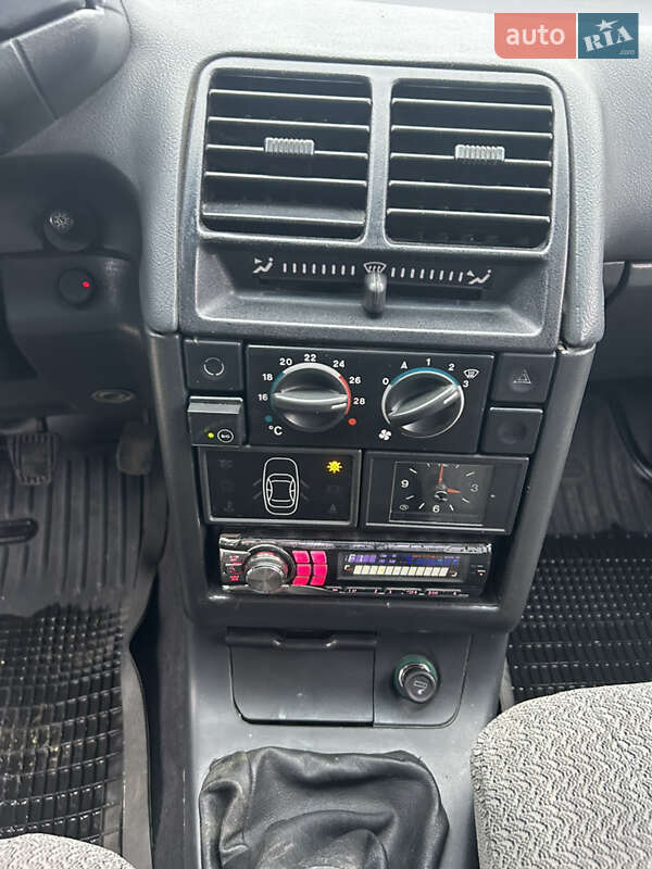 Седан ВАЗ / Lada 2110 2002 в Днепре