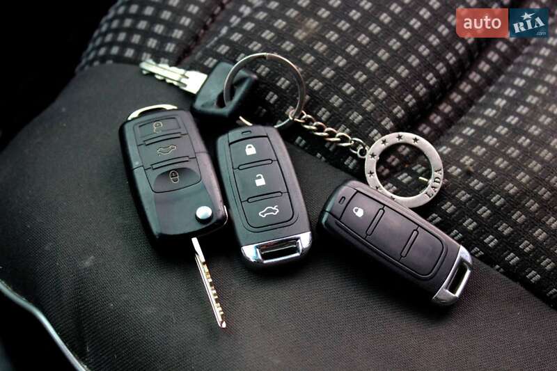 Седан ВАЗ / Lada 2110 2003 в Кременце фото 21 Седан ВАЗ / Lada 2110 2003 в Кременце