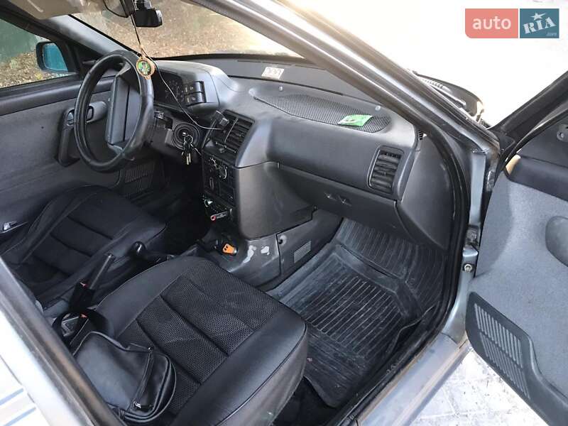 Универсал ВАЗ / Lada 2111 2005 в Звягеле