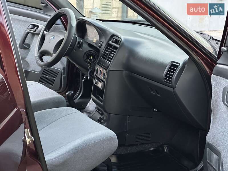 Универсал ВАЗ / Lada 2111 2008 в Николаеве фото 21 Универсал ВАЗ / Lada 2111 2008 в Николаеве