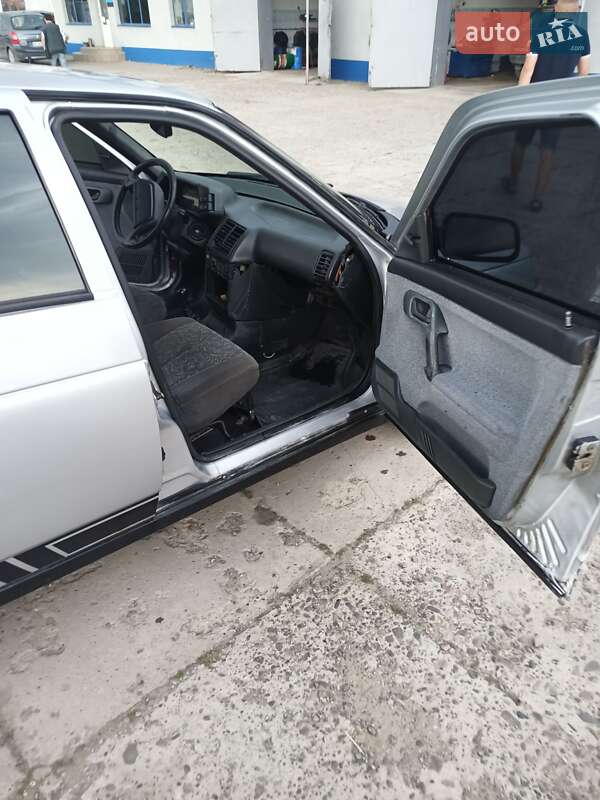 Хэтчбек ВАЗ / Lada 2112 2008 в Хотине фото 9 Хэтчбек ВАЗ / Lada 2112 2008 в Хотине