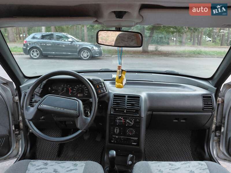 Хэтчбек ВАЗ / Lada 2112 2006 в Черкассах