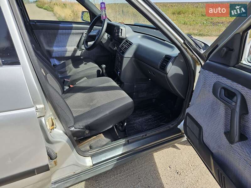 Хэтчбек ВАЗ / Lada 2112 2003 в Помошной фото 26 Хэтчбек ВАЗ / Lada 2112 2003 в Помошной