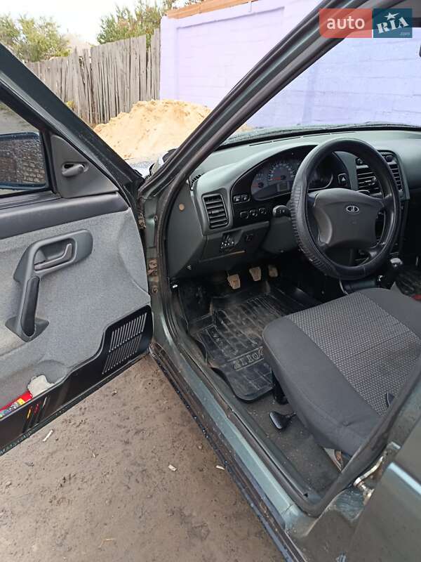 Хэтчбек ВАЗ / Lada 2112 2008 в Чугуеве